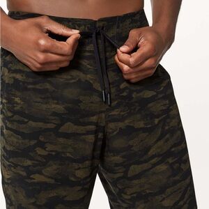 Lululemon Athletica Current State Short 9” Military Green